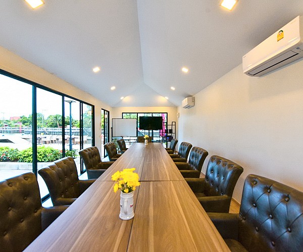 Private Meeting Room