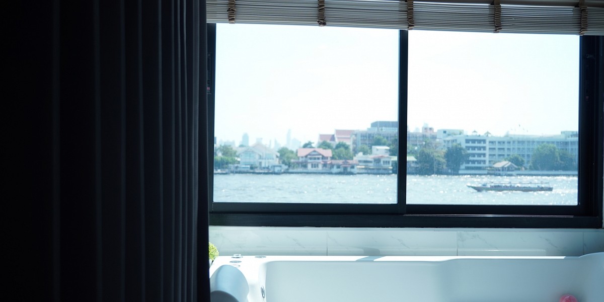 Panoramic Riverview Room with jacuzzi